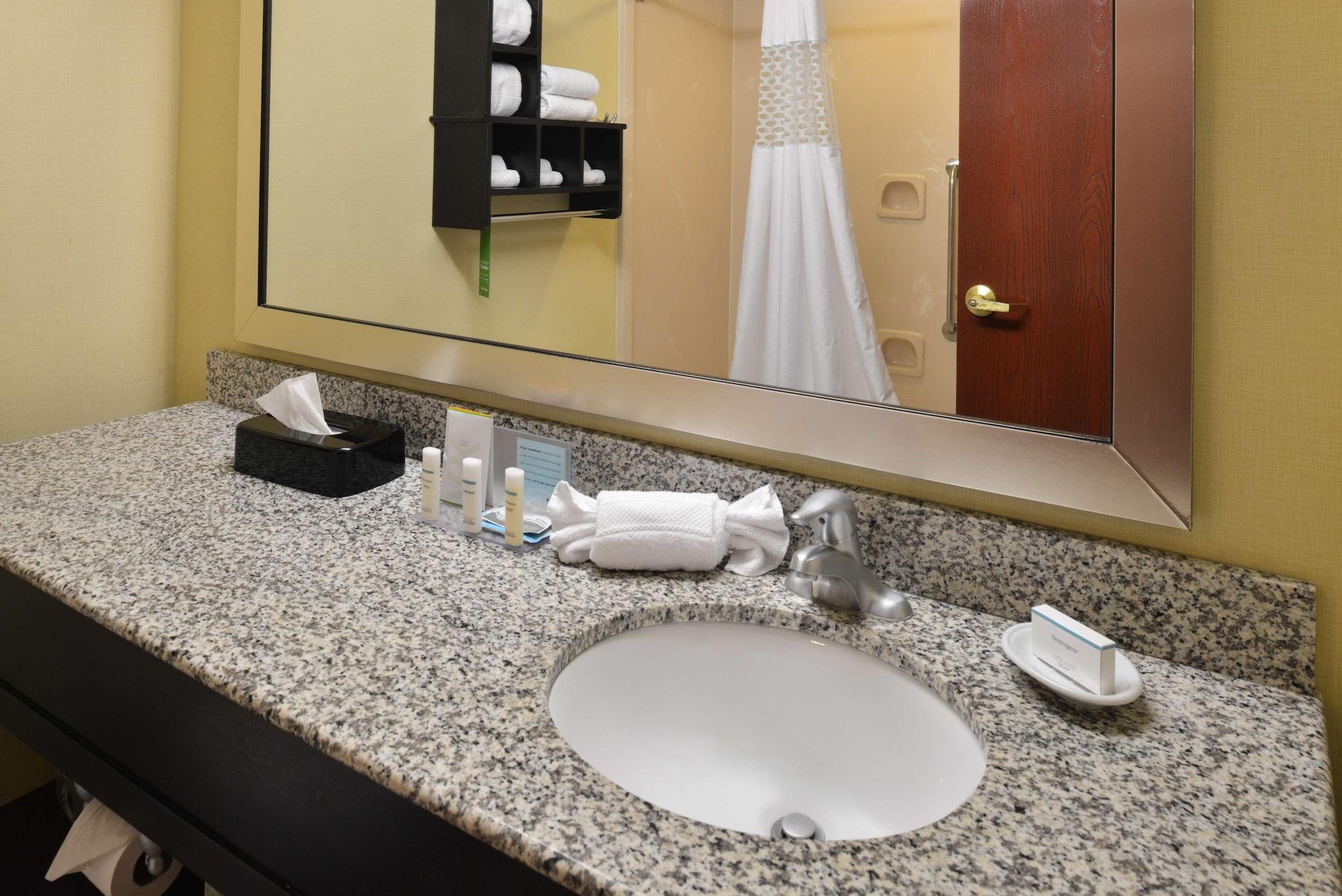 Comfort Inn & Suites Toledo Extérieur photo