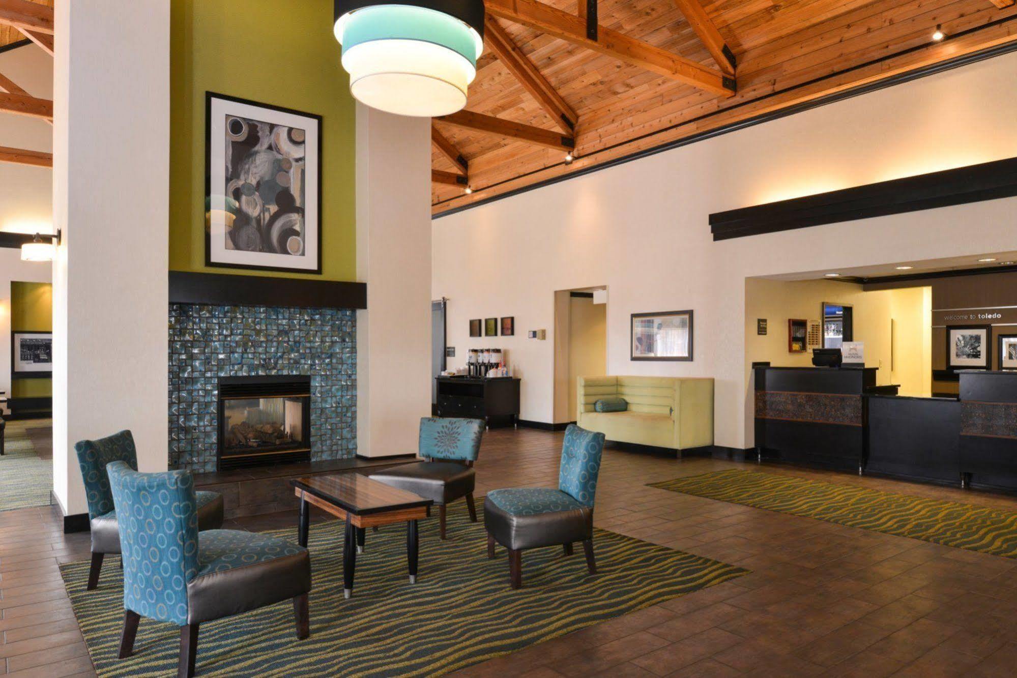 Comfort Inn & Suites Toledo Extérieur photo